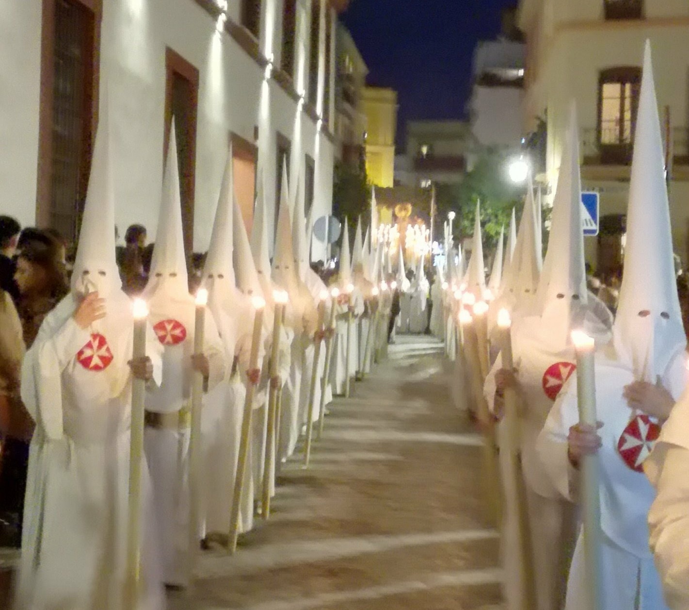 Nuevo plazo de devolución de túnicas desde el 25 de mayo