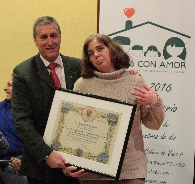 Niños Con Amor entrega una Bendición Apostólica a la Hermandad